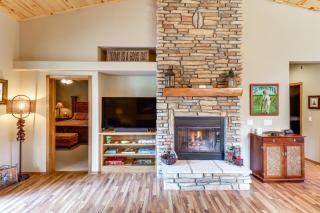 4 Miles to Lake Retreat with 2 Decks! - Show Low - 4