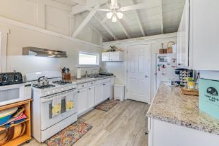 Private Dock Lakefront Gem on Saratoga Lake - Saratoga Springs - 2