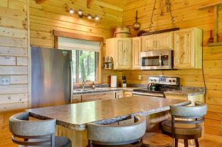 Moss Hill Haven Near Trails in Mindoro - - 3