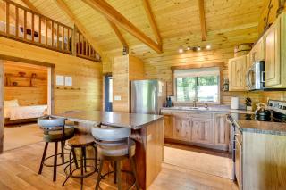 Moss Hill Haven Near Trails in Mindoro - - 2