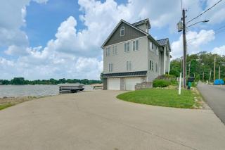 Hot Tub and Dock Waterfront Lake Hamilton Home - Hamilton - 0