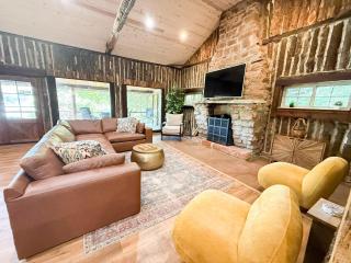 Historic Lakefront Log Cabin4bd3badockfirepit - Camdenton - 4