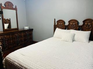 Charming hideaway close to downtown - 2