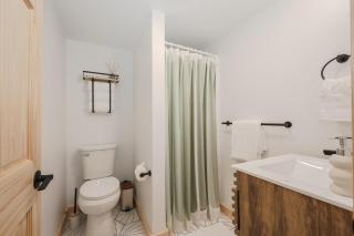 BrookHaus - Modern Cabin Stay at Harvard Brook - Lincoln - 3
