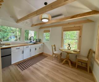 BrookHaus - Modern Cabin Stay at Harvard Brook - 1