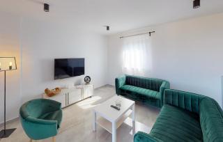 3 Bedroom Beautiful Apartment In Drenje - Drenje - 1