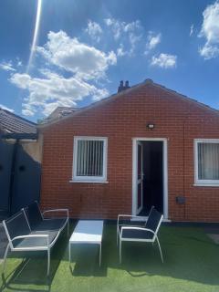 LT 3 - 1 Bed Apartment - Leicester - 3