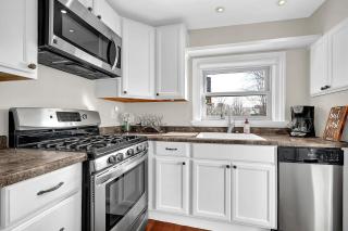 Walkable Short North Retreat with King Bed & Free CrossFit - Columbus - 3
