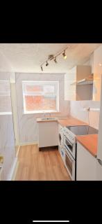 Beautiful 2 bedroom fully equipped property 5-G WiFi, smart TV - Hull - 0