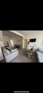 Beautiful 2 bedroom fully equipped property 5-G WiFi, smart TV - Hull - 1