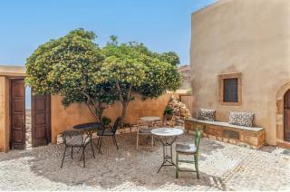 Goulas Traditional Guesthouse - Monemvasia - 9