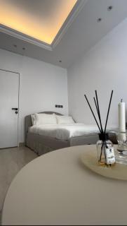 Hotel-Style Studio with Private Balcony - Riad - 3