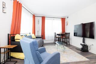 DT 2BR 2BA Luxe Suite Walkable Gym Pool Parking - Silver Spring - 9