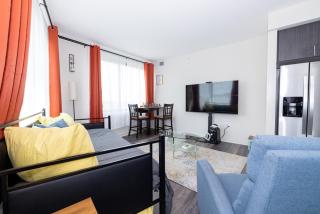 DT 2BR 2BA Luxe Suite Walkable Gym Pool Parking - Silver Spring - 0