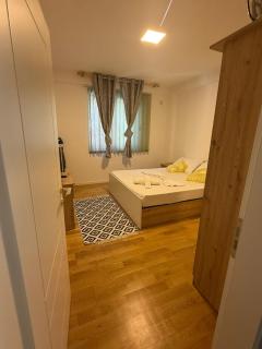 Vacations Apartment, 50 m from the beach - Golem - 0