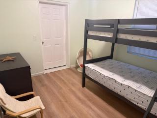 Gorgeous Beach Unit sleeps 4, 2 beach badges, beach towels, and 4 min to beach - Seaside Heights - 7
