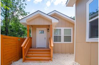 Historic Comfort 2BR1BA Guesthouse Near Riverwalk - San Antonio - 0