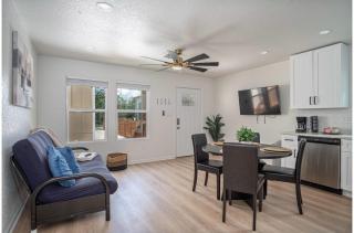 Historic Comfort 2BR1BA Guesthouse Near Riverwalk - San Antonio - 6