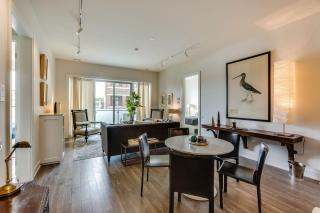 Designer 3BR with Balcony & Elevator on Clark! apts - Chicago - 3