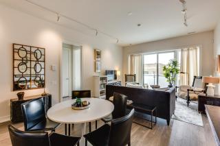 Designer 3BR with Balcony & Elevator on Clark! apts - Chicago - 1