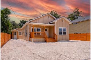 Generous 4BR3BA Charmer Near Glorius Downtown - San Antonio - 9