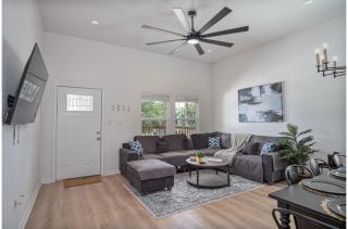 Generous 4BR3BA Charmer Near Glorius Downtown - San Antonio - 6