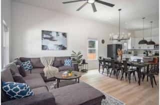 Generous 4BR3BA Charmer Near Glorius Downtown - San Antonio - 5