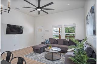 Generous 4BR3BA Charmer Near Glorius Downtown - San Antonio - 4