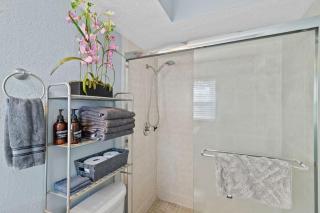 BEACHSIDE & Las Olas Getaway With Pool - Fort Lauderdale - 3