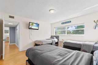 BEACHSIDE & Las Olas Getaway With Pool - Fort Lauderdale - 1