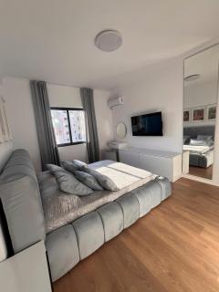Sunrise Luxury Beach Apartment - Golem - 7