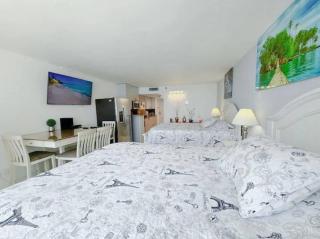 Beachside Studio Pool Gym & Ping Pong - Sunny Isles Beach - 7