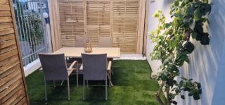 Αεί Κάριανη 1 - 8