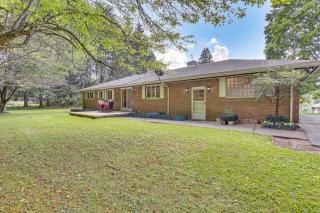 Pet-Friendly Grove City Home with Lake on 19 Acres! - Grove City - 8