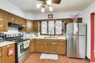 Pet-Friendly Grove City Home with Lake on 19 Acres! - Grove City - 3