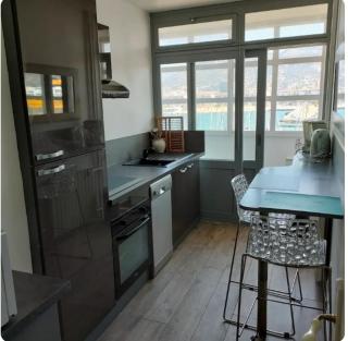 Grand T2 vue mer, balcon, plage, resto tout à pied - Tolone - 3