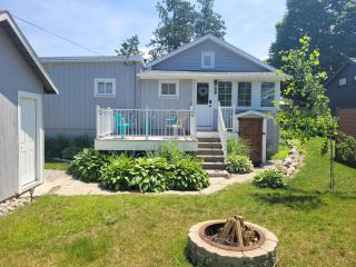 New! The Lily Pad On Benzie Blvd - Super Cute! - Beulah - 9