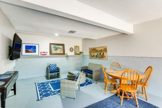 Shop, Dine and Unwind Walkable Overland Park Home - Overland Park - 9