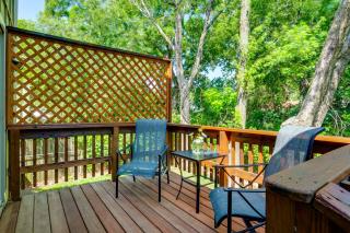 Shop, Dine and Unwind Walkable Overland Park Home - Overland Park - 8