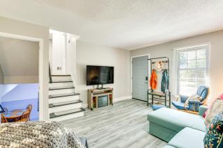Shop, Dine and Unwind Walkable Overland Park Home - Overland Park - 7