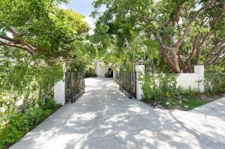 DreamSpace Estate, Private Luxury Villa, Pool, Car and Beach - 5