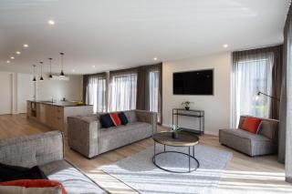 Dart Chalet, Alpine Escape 5BR Stay - - 8