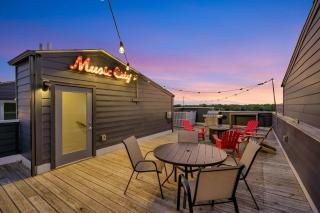 Rooftop Deck Grill Ping Pong Near Downtown Nashville - 5