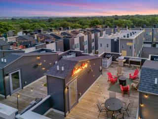 Rooftop Deck Grill Ping Pong Near Downtown Nashville - 3