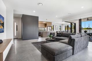 Luxe Capri Villa Heated Pool,10-min Walk to Beach - 4