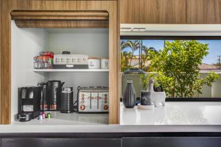 Luxe Capri Villa - Heated Pool, 850m to the beach - 3