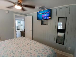 Stingray - Intimate Quaint on Imperial River 1.4 mi. 2 Beach - Bonita Springs - 1
