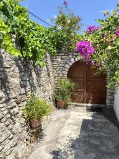 Q Bay Apartments - Qeparo - 9