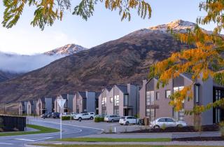 Hayes Chalet, Alpine Escape 5BR Stay - 0