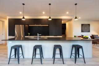 Hayes Chalet, Alpine Escape 5BR Stay - 8